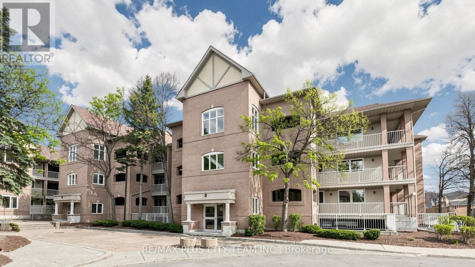 111 - 55 BRISTOL ROAD E, Toronto — photo 2
