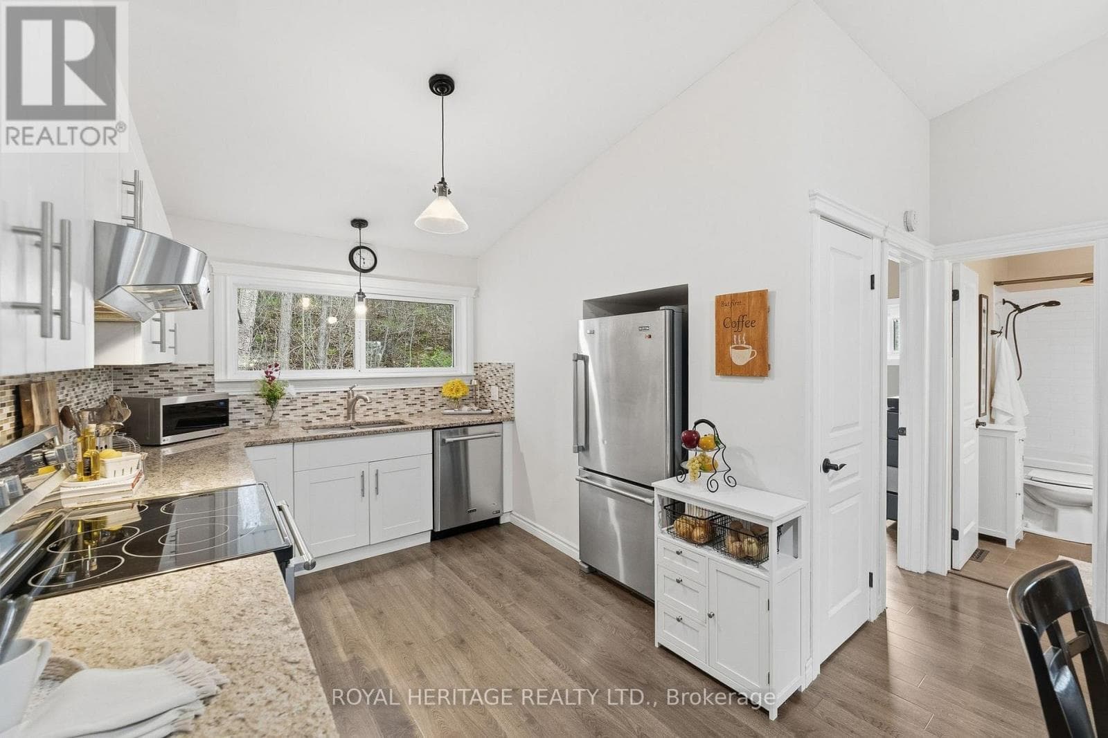 30 STOCKDALE ROAD, Central Lakes — photo 5