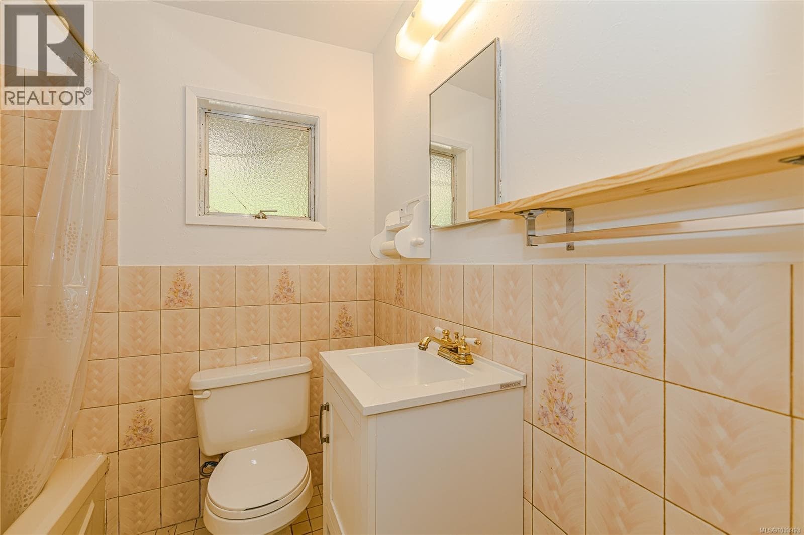 128 Sunset Dr, Victoria