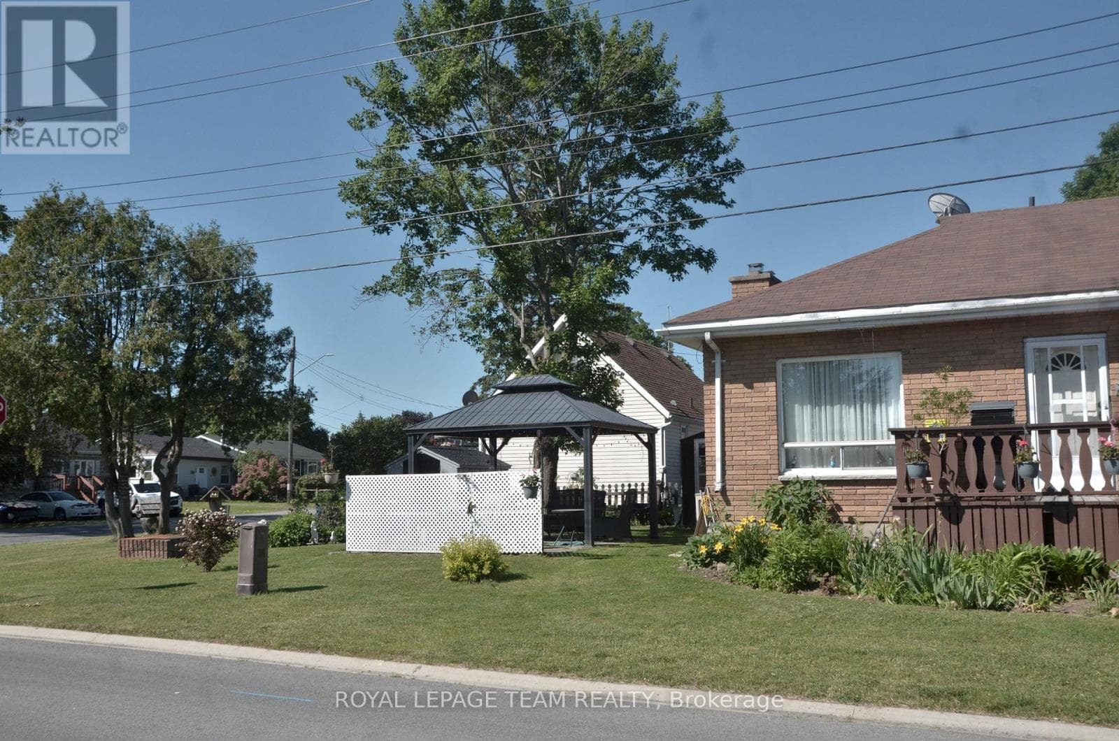 3040 WALKER STREET, Ottawa — photo 2
