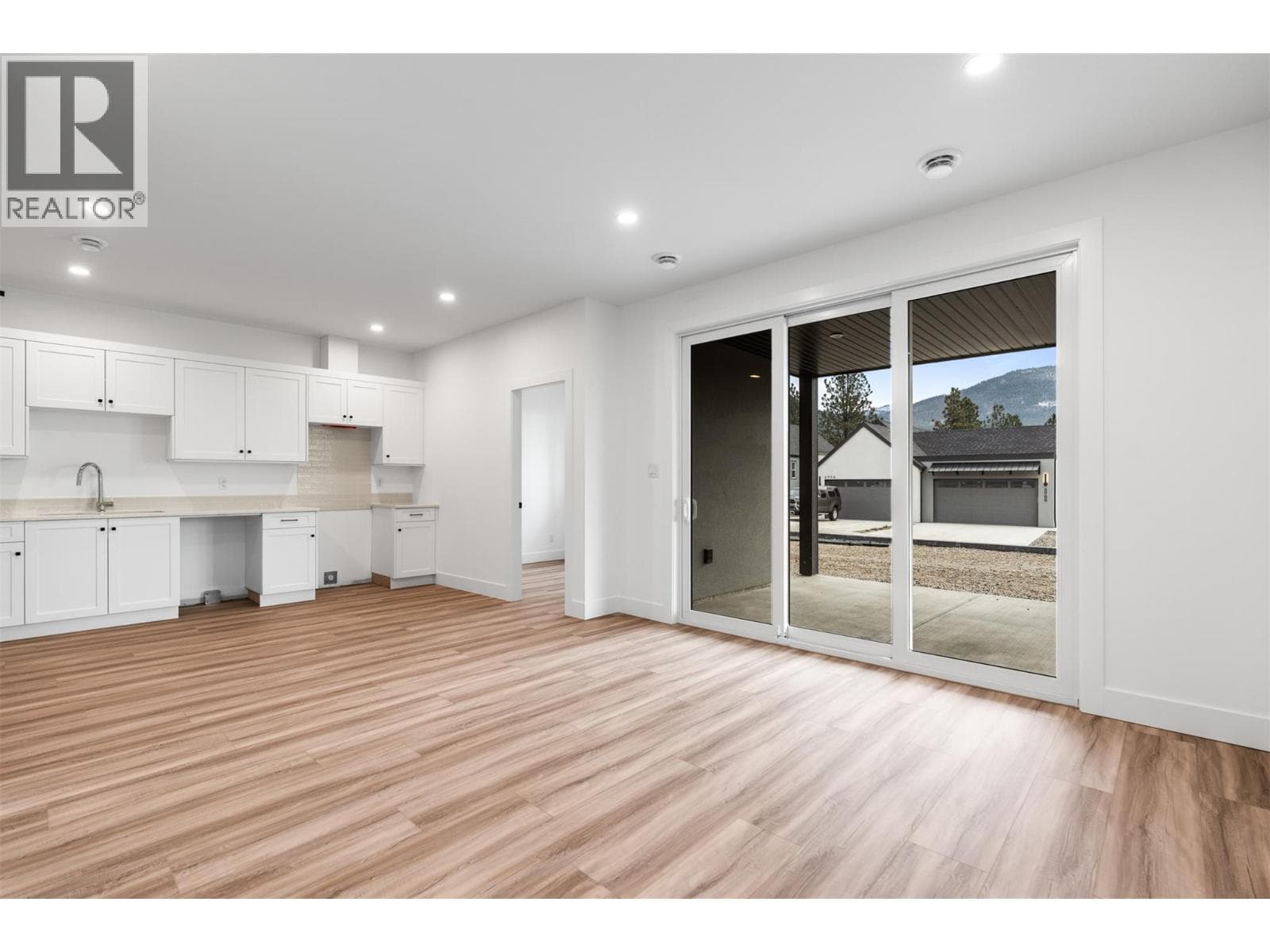 7005 Manning Place, Interior REALTORS® — photo 3