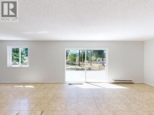 11071 NEAVE ROAD, Powell River — photo 4