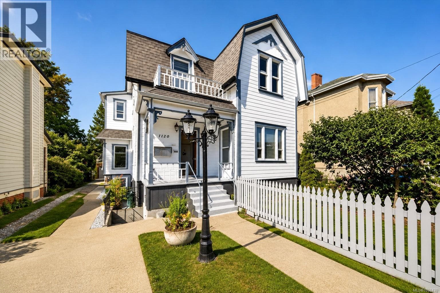 1120 CALEDONIA AVENUE in Fernwood