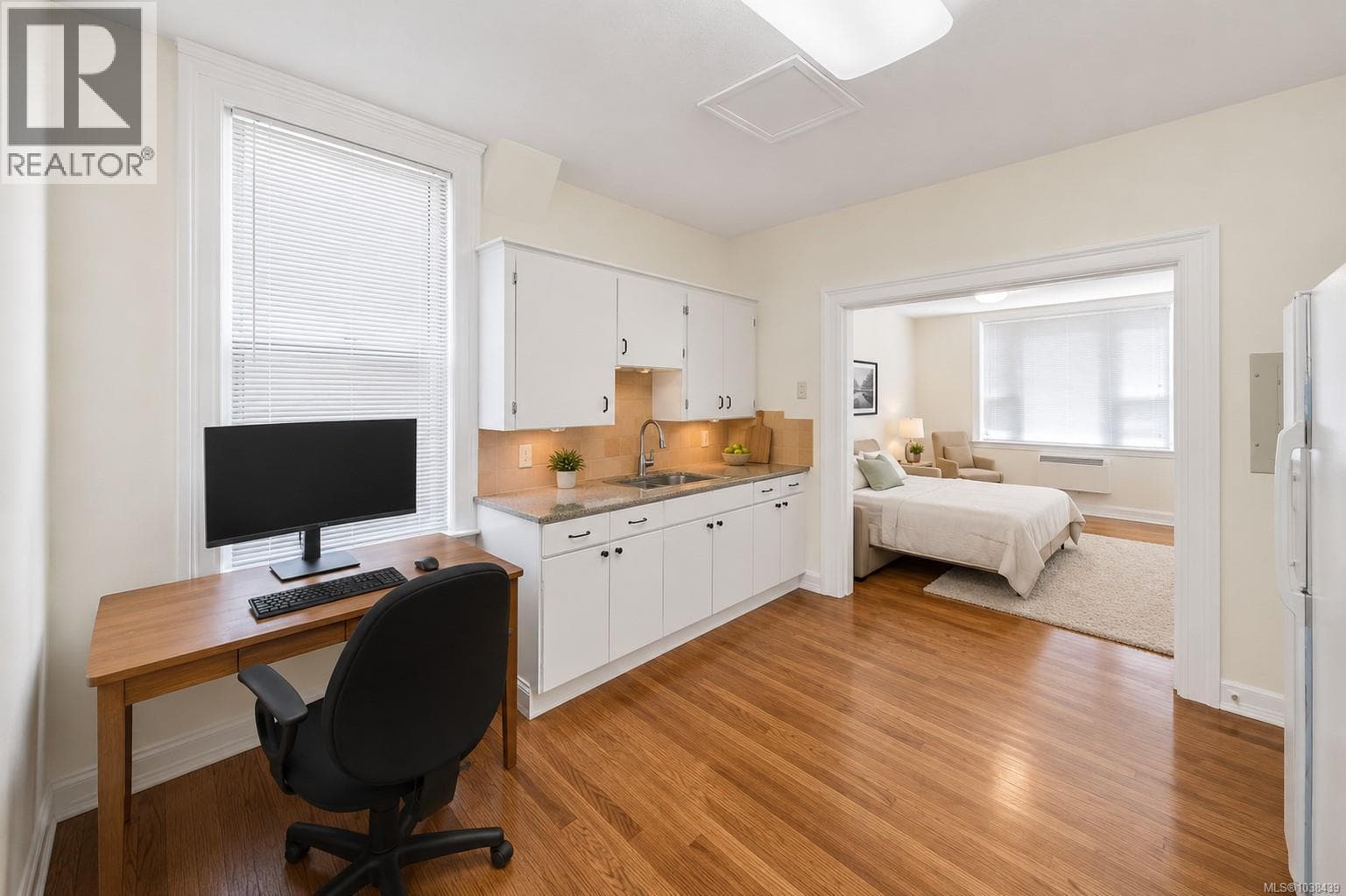 1120 CALEDONIA AVENUE, Victoria — photo 5