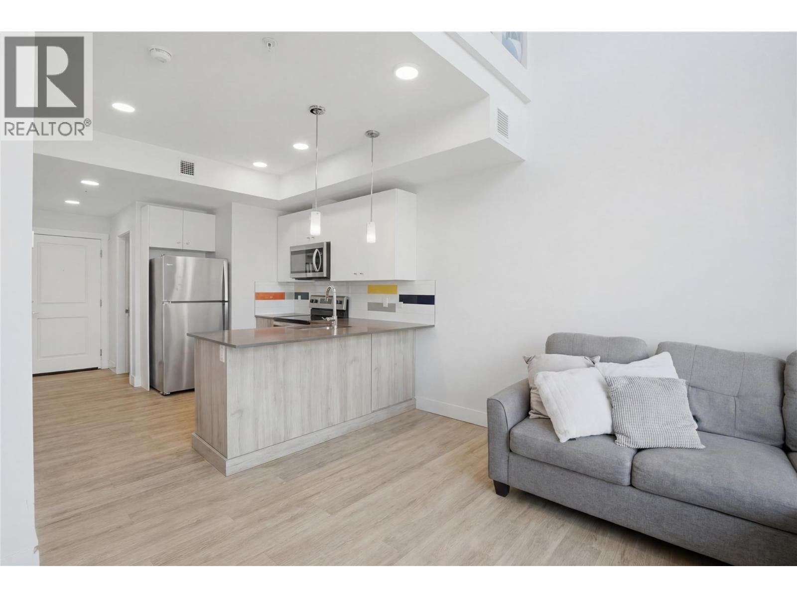107 Yew Street Unit# 403, Interior REALTORS® — photo 5