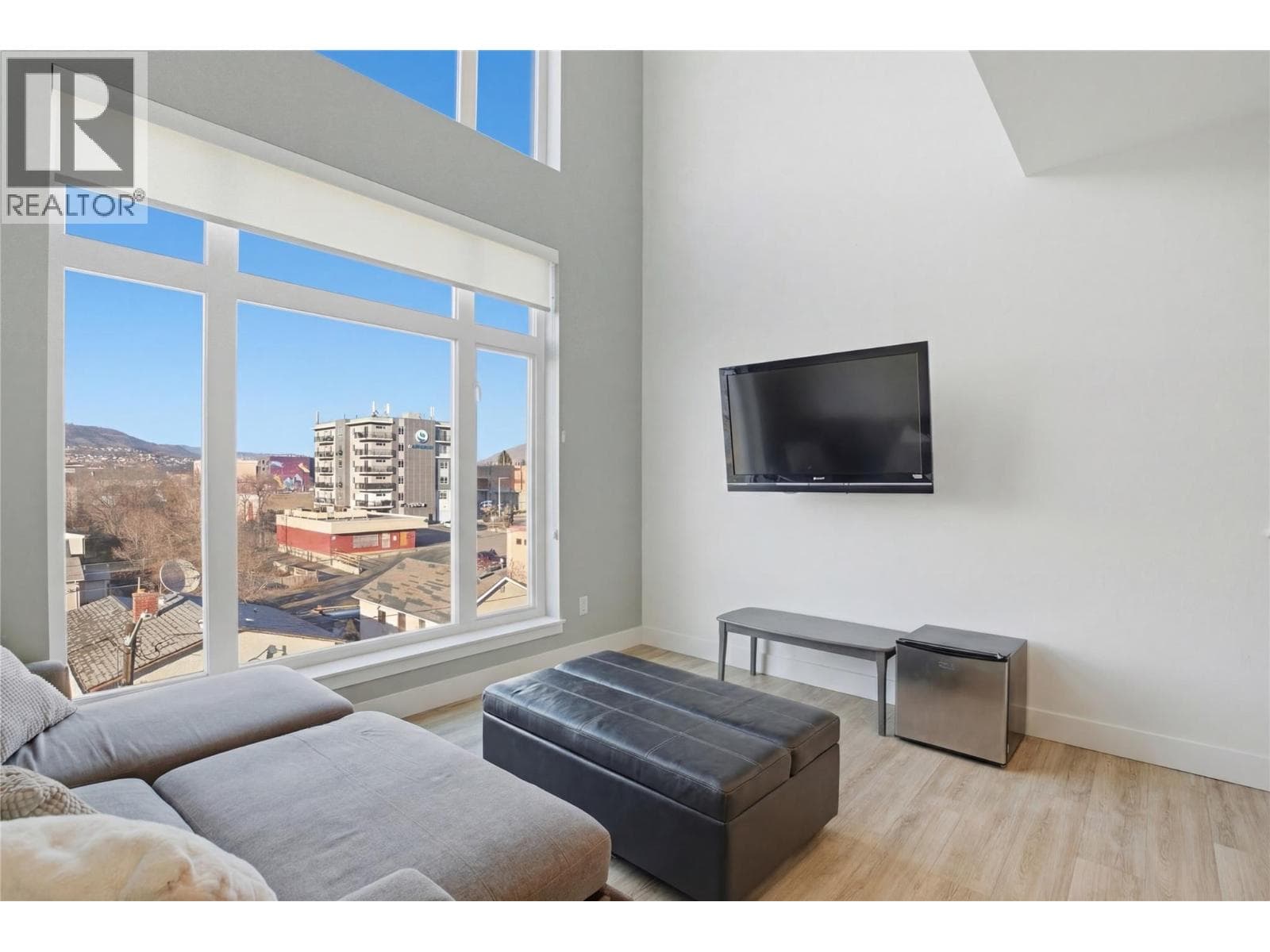 107 Yew Street Unit# 403, Interior REALTORS® — photo 4