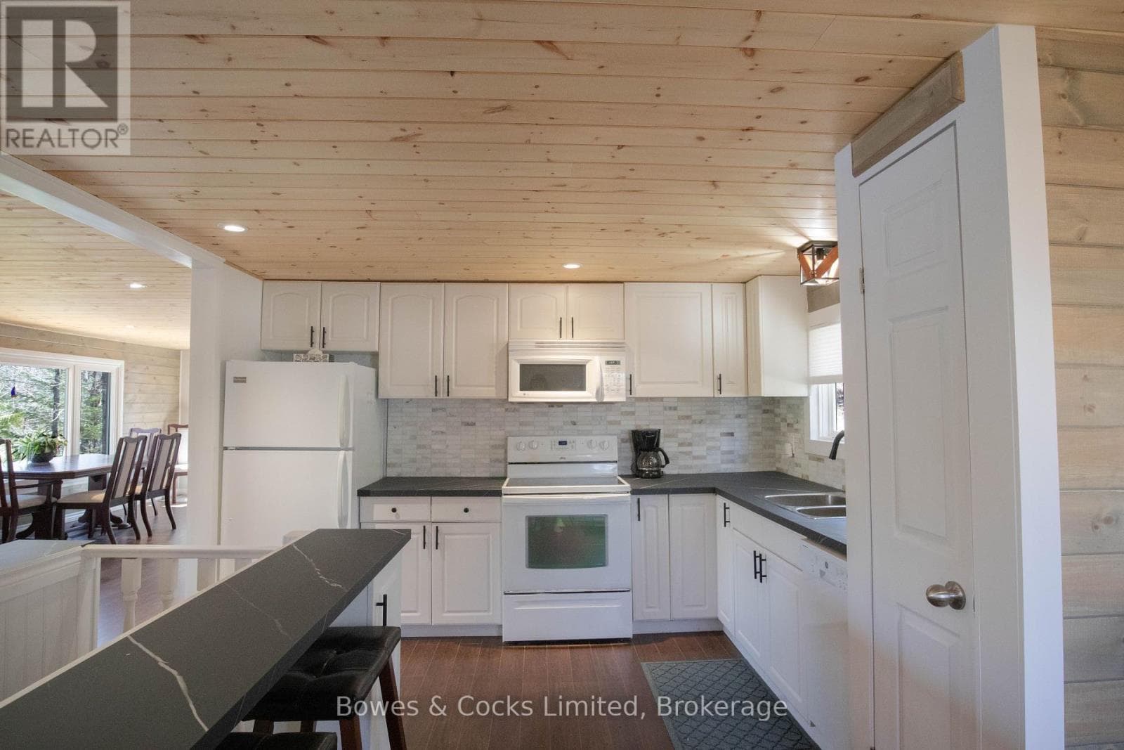 1063 ESSON CREEK LANE, Central Lakes — photo 4