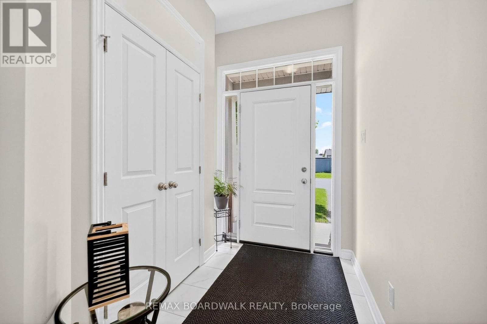2 DUNCANVILLE STREET, Ottawa — photo 2