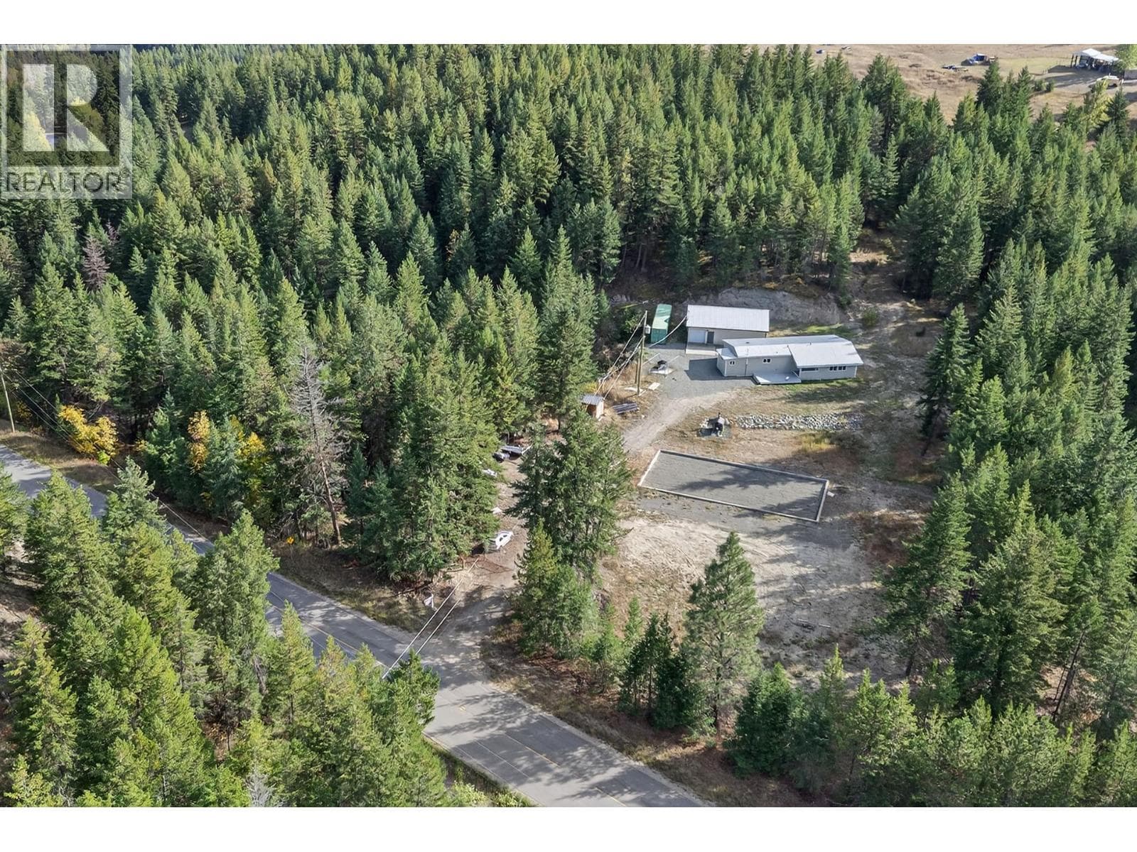 888 Barriere Lakes Road, Interior REALTORS® — photo 3