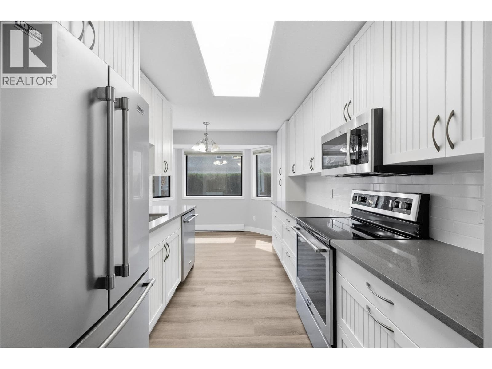 14004 Victoria N Unit# 1, Interior REALTORS® — photo 2