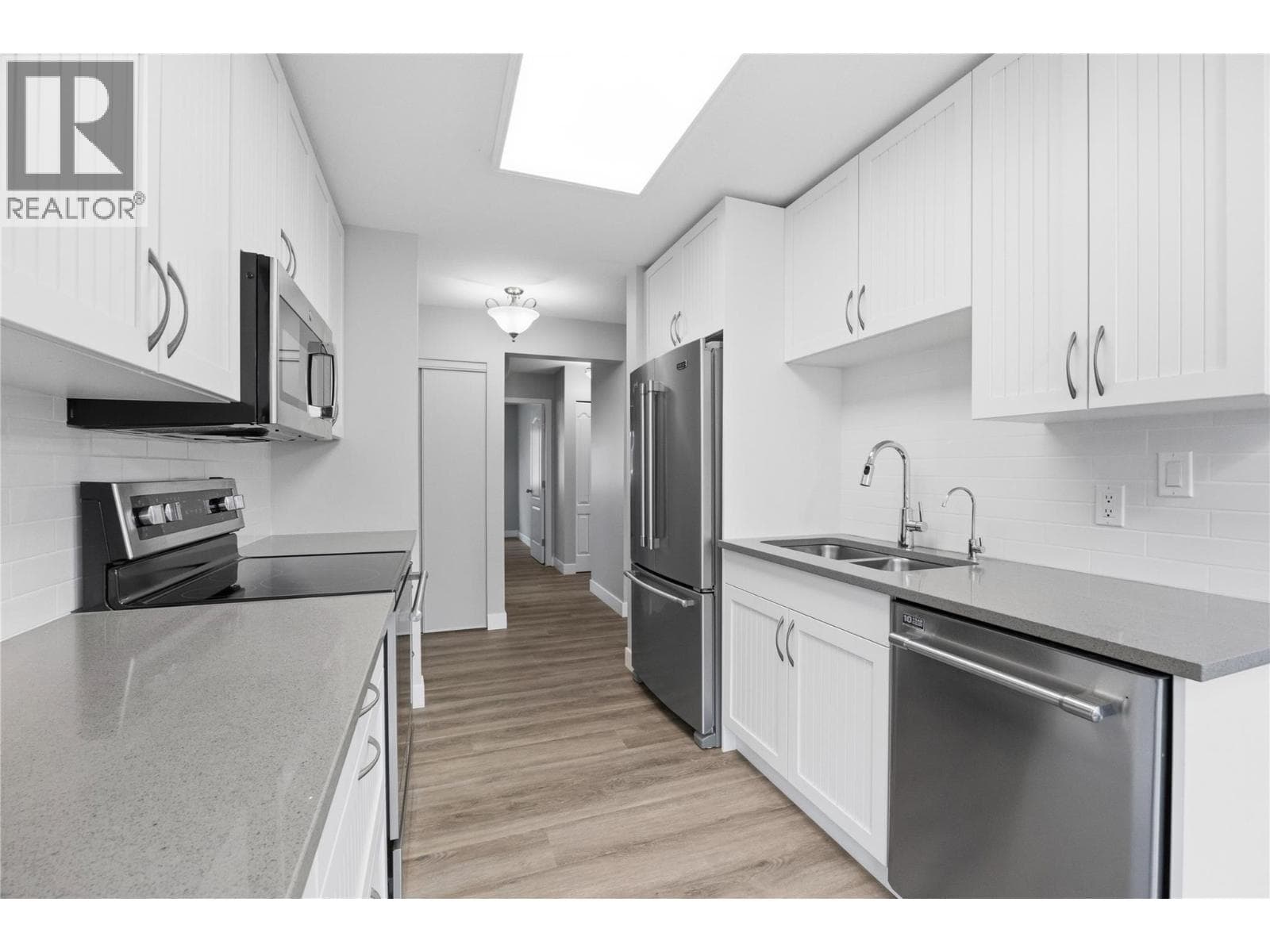 14004 Victoria N Unit# 1, Interior REALTORS® — photo 3