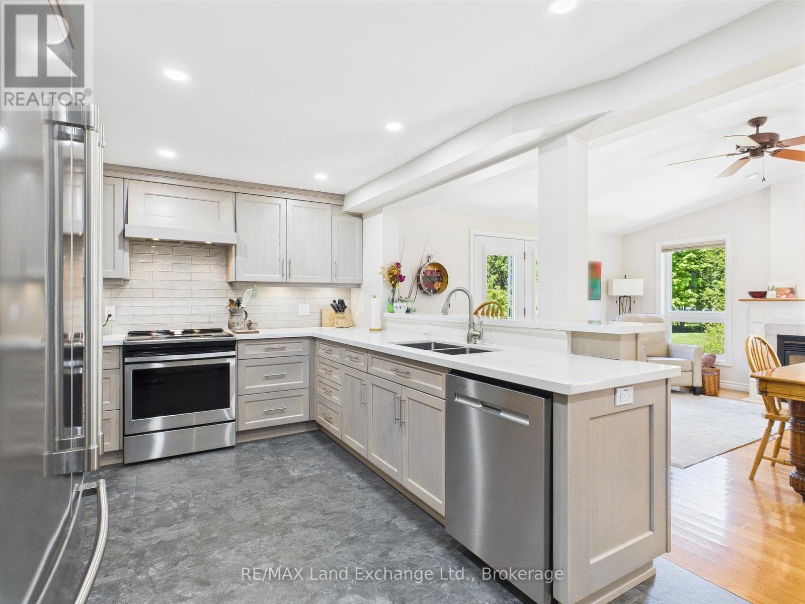 40 EASTWOOD CRESCENT, OnePoint — photo 5