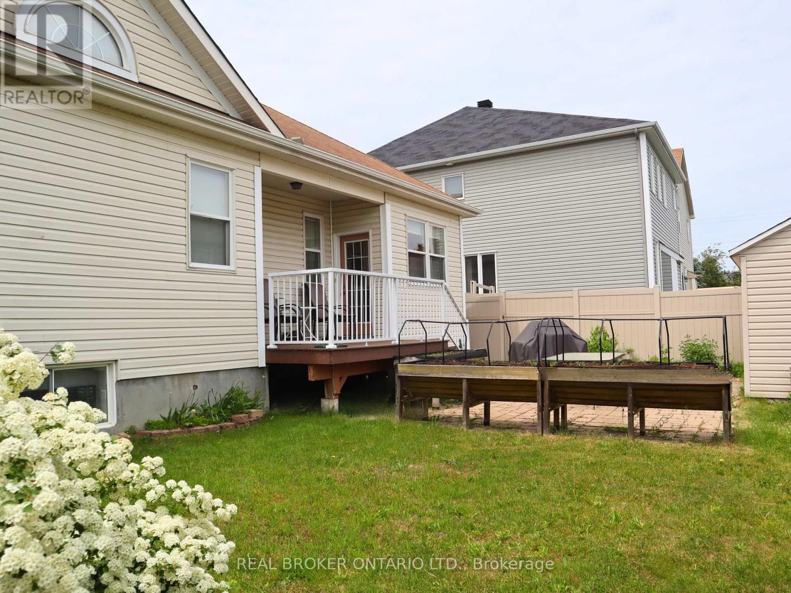 204 HILLPARK HIGH STREET, Ottawa — photo 2