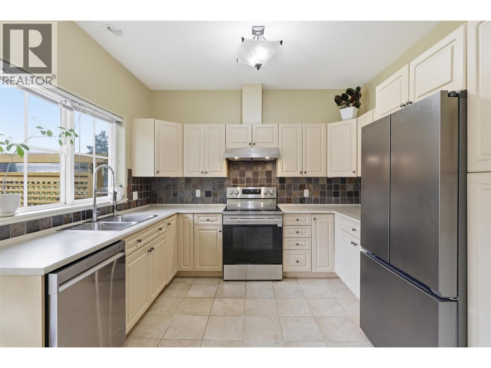 1055 ABERDEEN Drive Unit# 30, Interior REALTORS® — photo 5