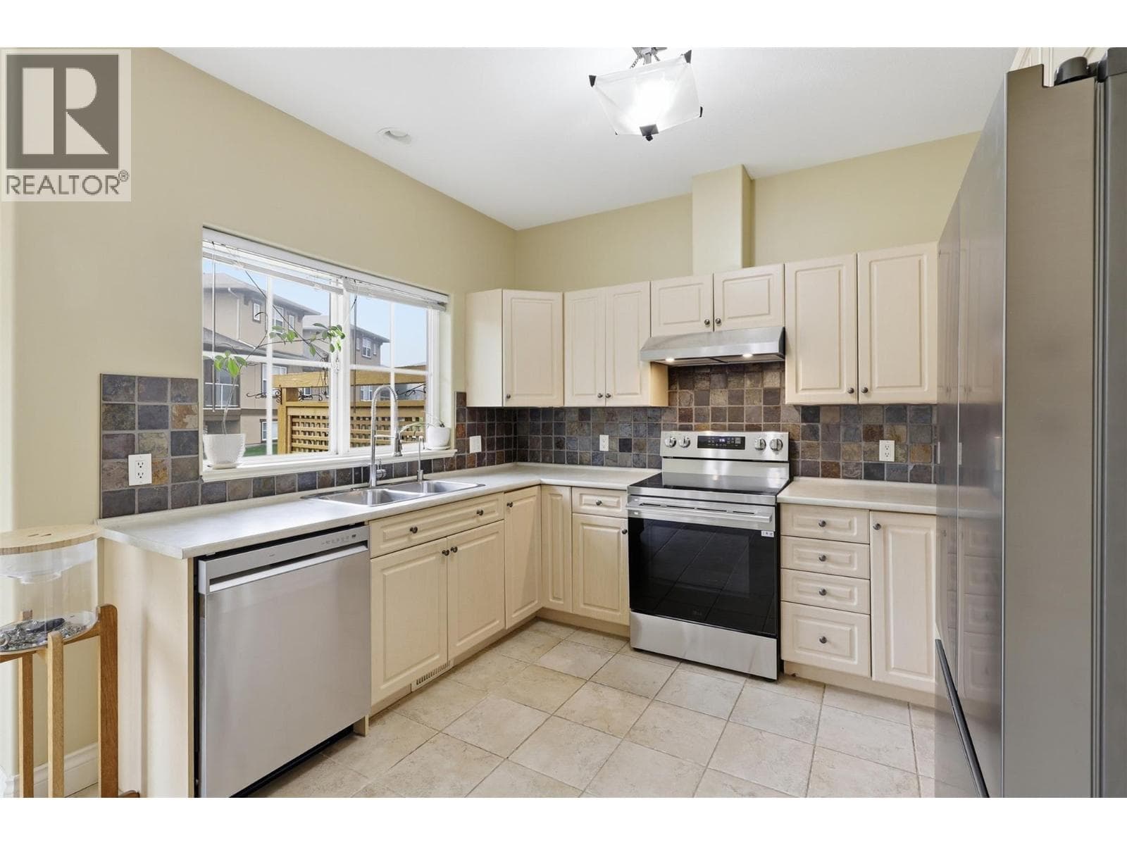 1055 ABERDEEN Drive Unit# 30, Interior REALTORS® — photo 4
