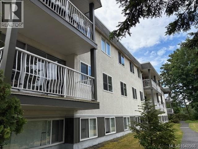 4201 997 Bowen Rd in Harewood
