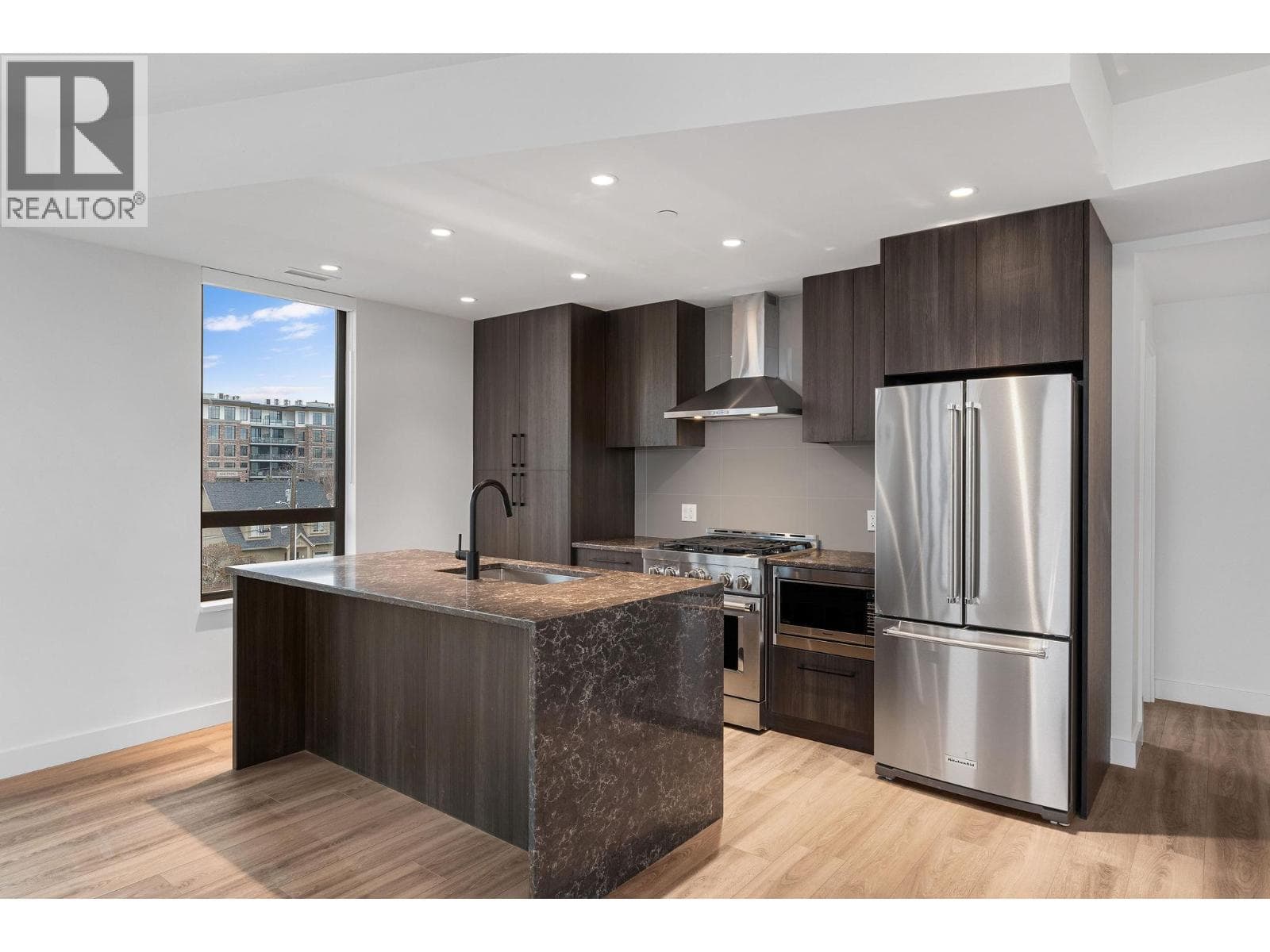 3051 Abbott Street Unit# 317, Interior REALTORS® — photo 3