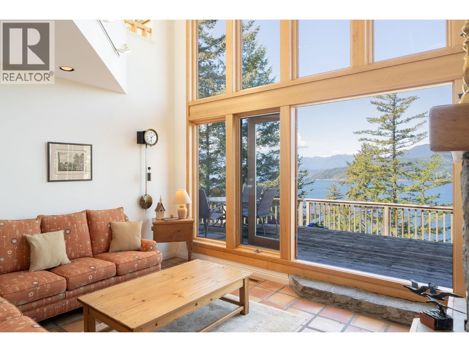 520 SMUGGLERS COVE ROAD, Greater Vancouver — photo 2
