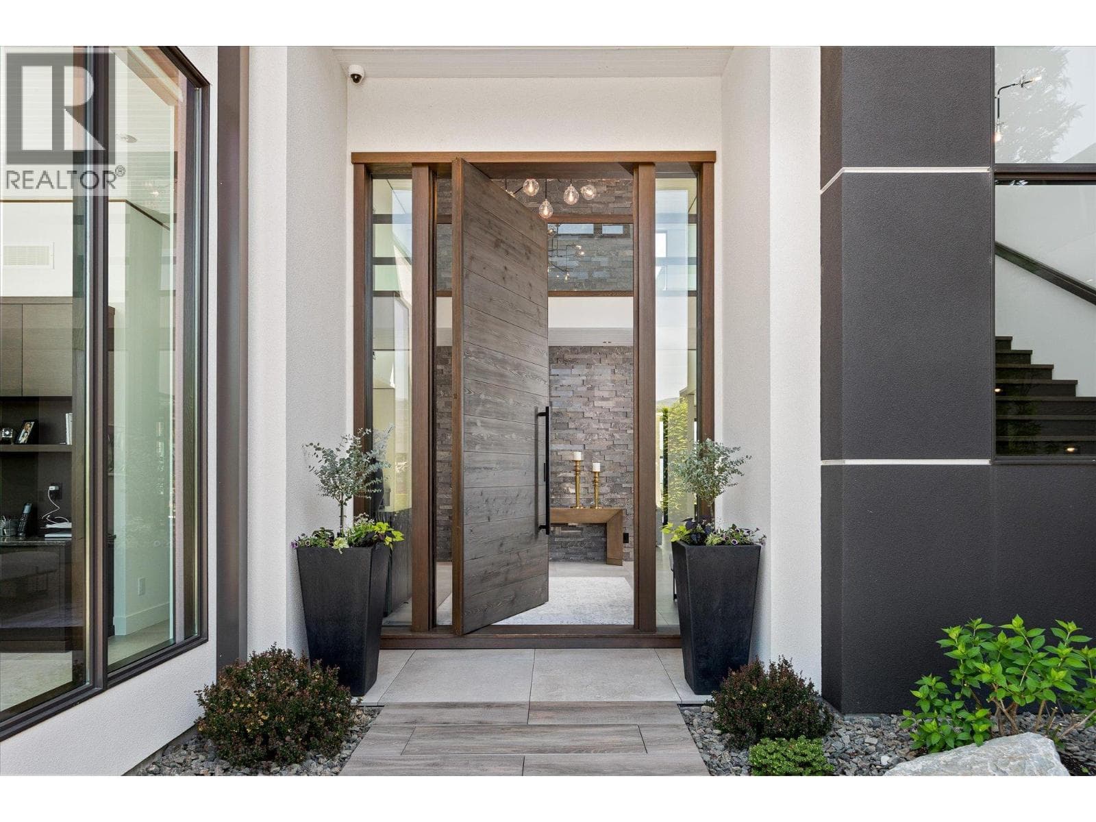 2463 THACKER DRIVE, Interior REALTORS® — photo 3