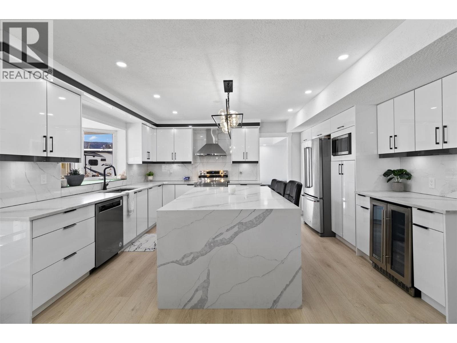 2134 BLACKWELL Avenue, Interior REALTORS® — photo 5