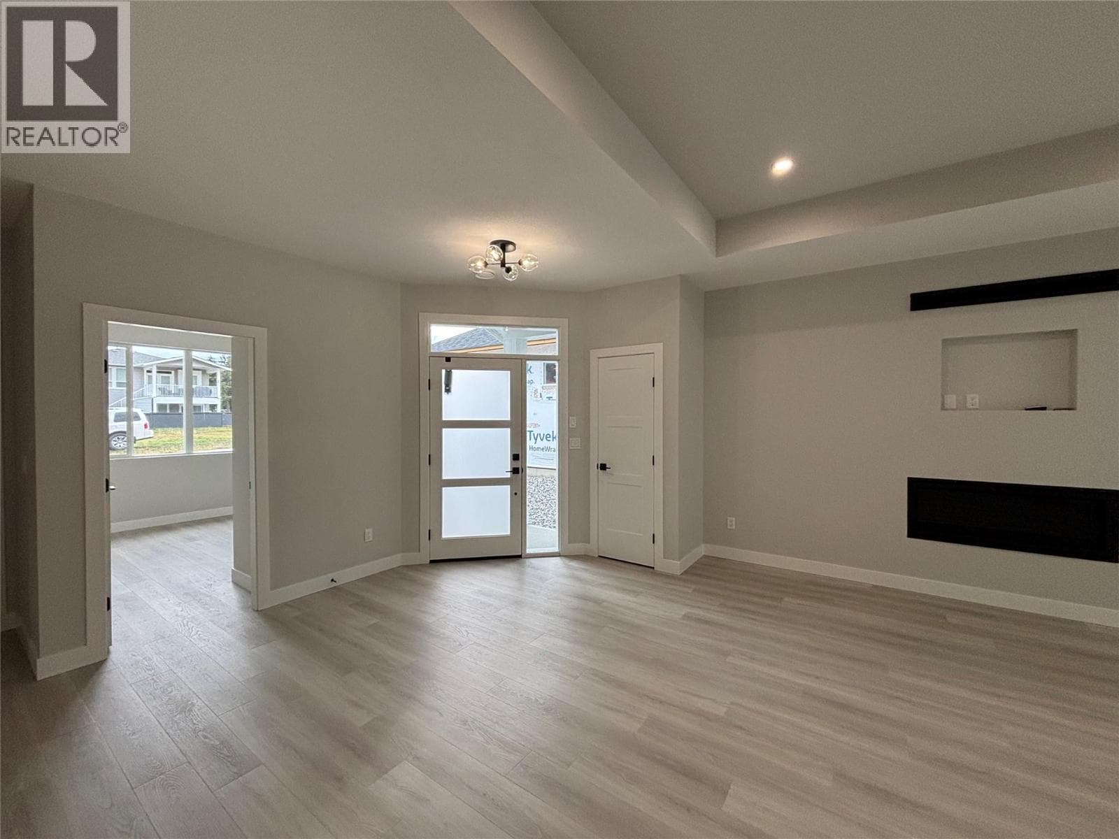 574 MEADOWLARK AVENUE, Interior REALTORS® — photo 4