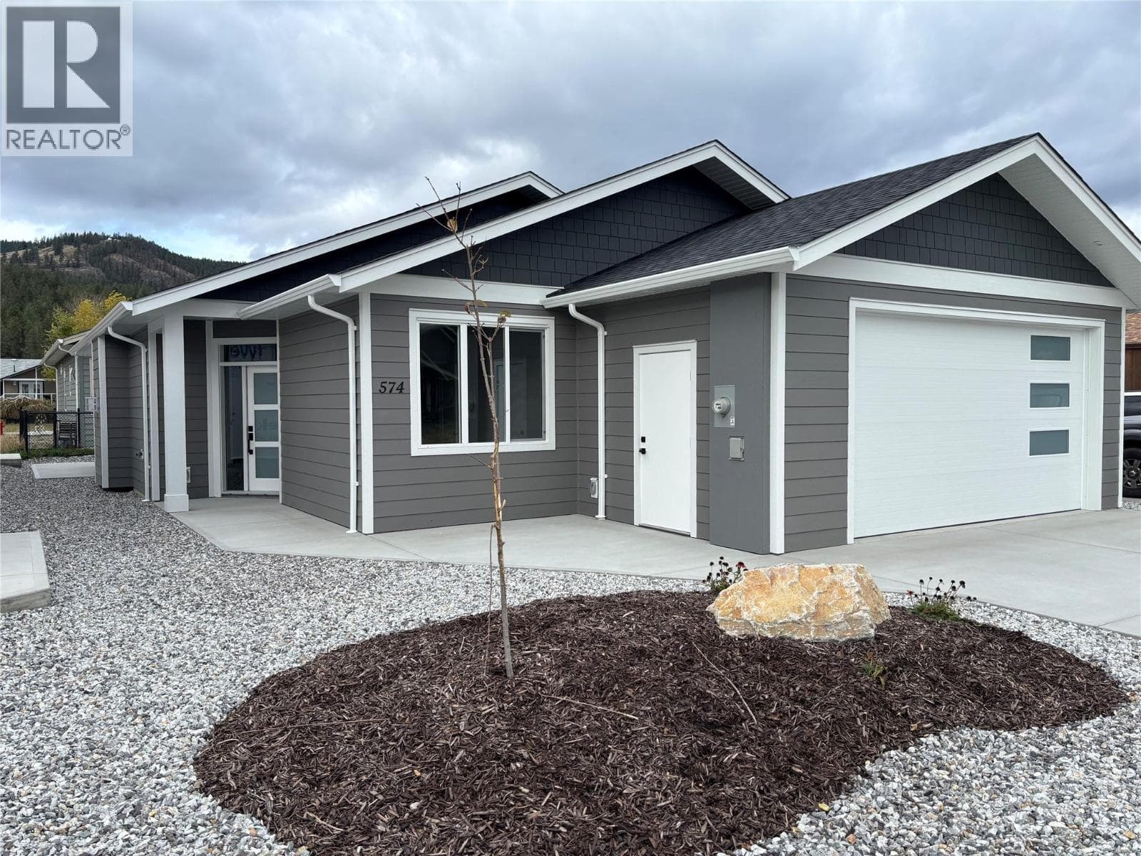 574 MEADOWLARK AVENUE, Interior REALTORS®