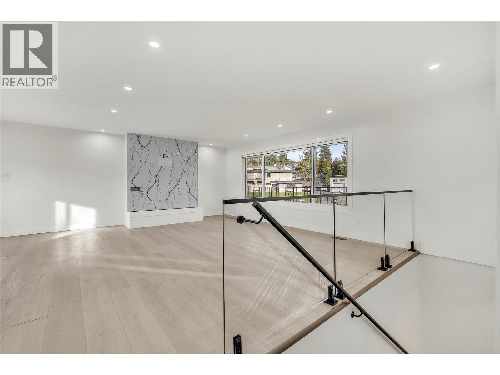 172 MACCLEAVE COURT, Interior REALTORS® — photo 4
