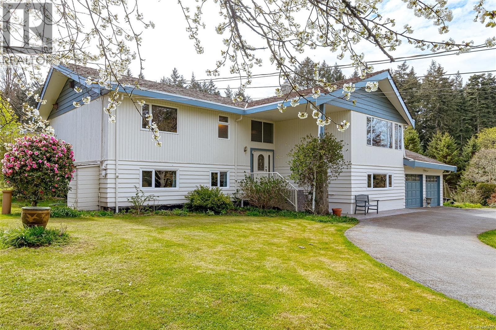 9723 Ardmore Dr, Victoria — photo 5
