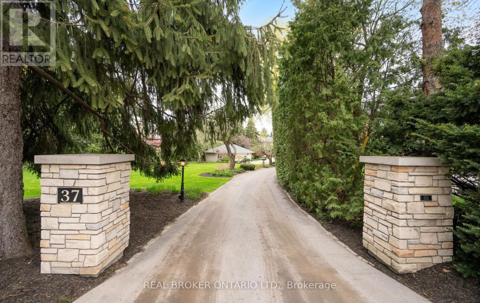 37 LORRAINE GARDENS, Toronto — photo 4