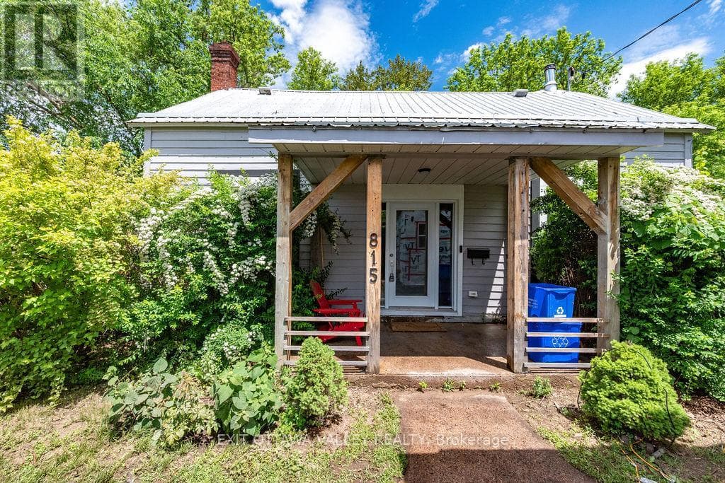 815 PEMBROKE STREET W, Renfrew County