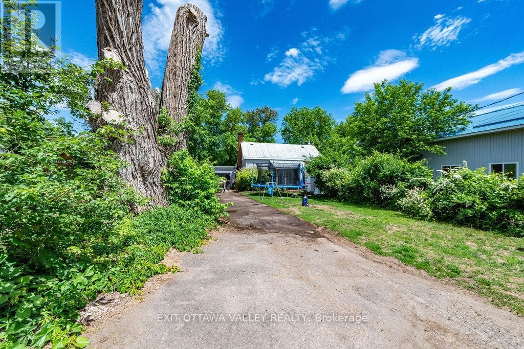 815 PEMBROKE STREET W, Renfrew County — photo 4