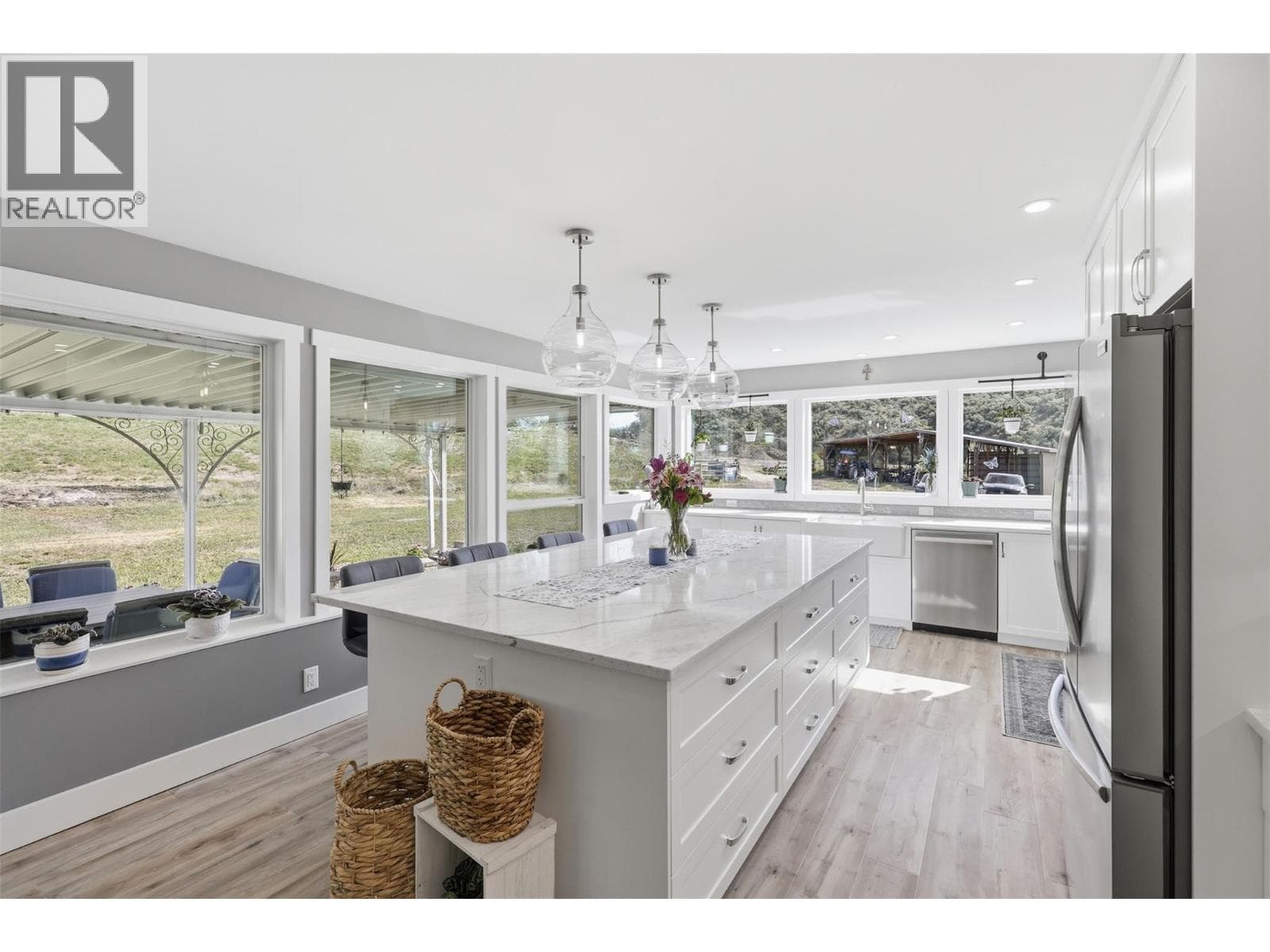3335 SHUSWAP Road, Interior REALTORS® — photo 3