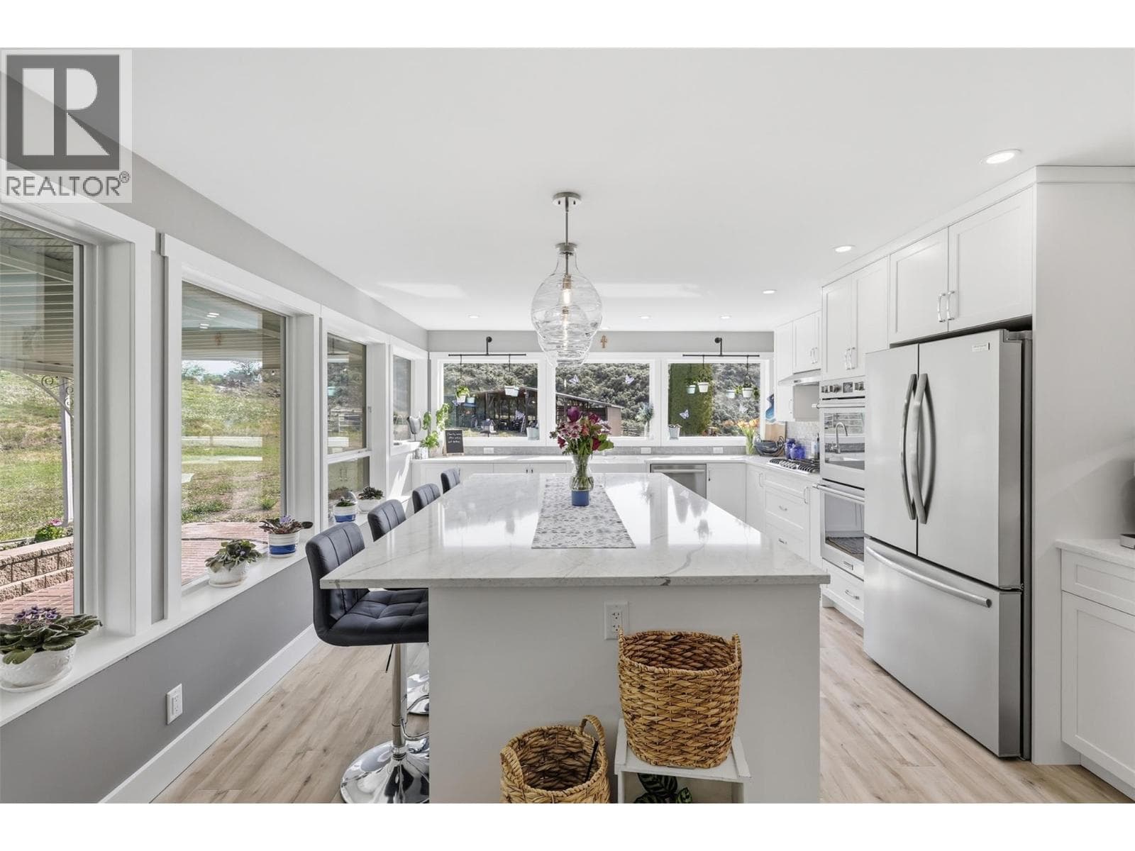 3335 SHUSWAP Road, Interior REALTORS® — photo 4