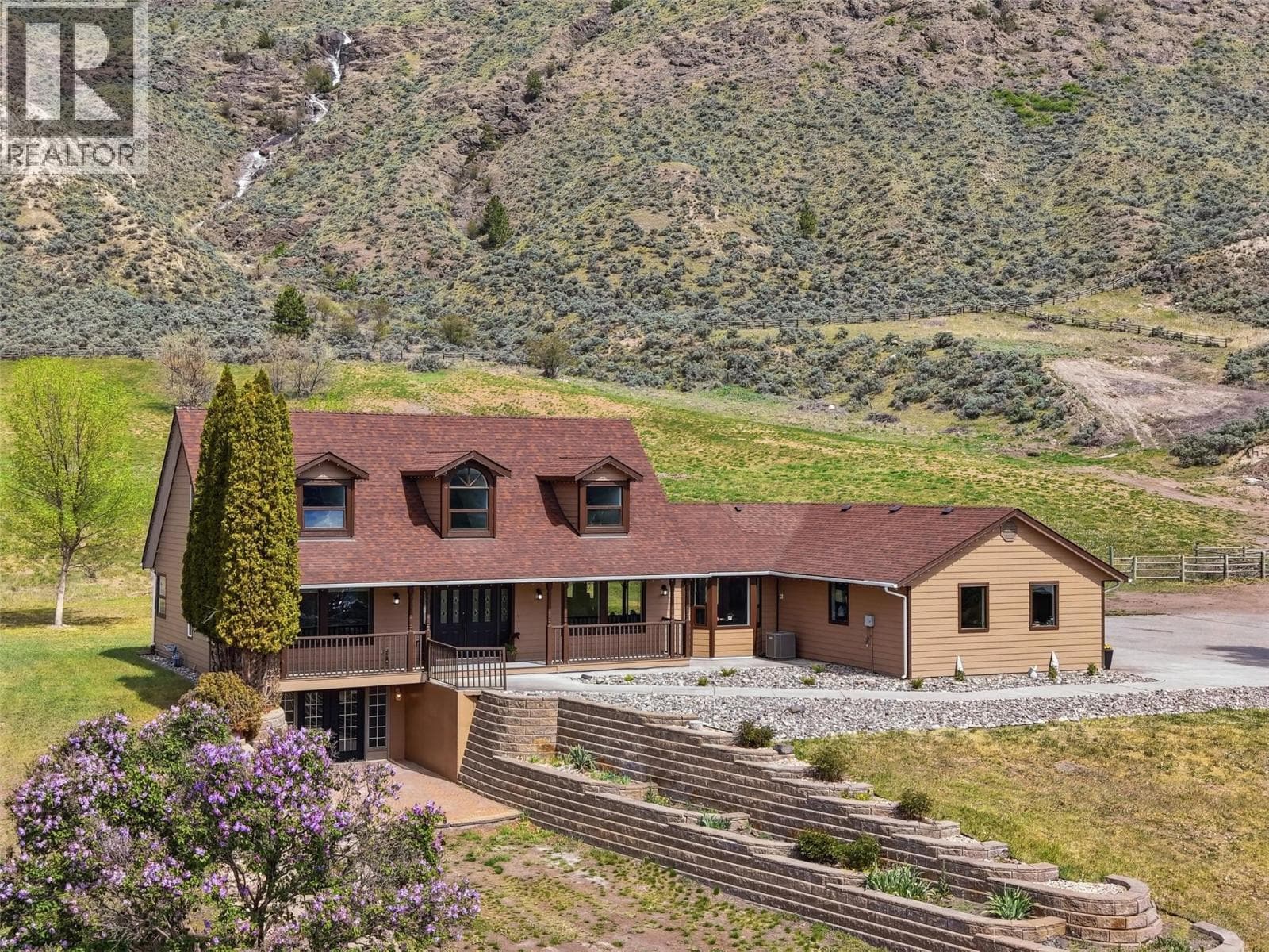 3335 SHUSWAP Road, Interior REALTORS®