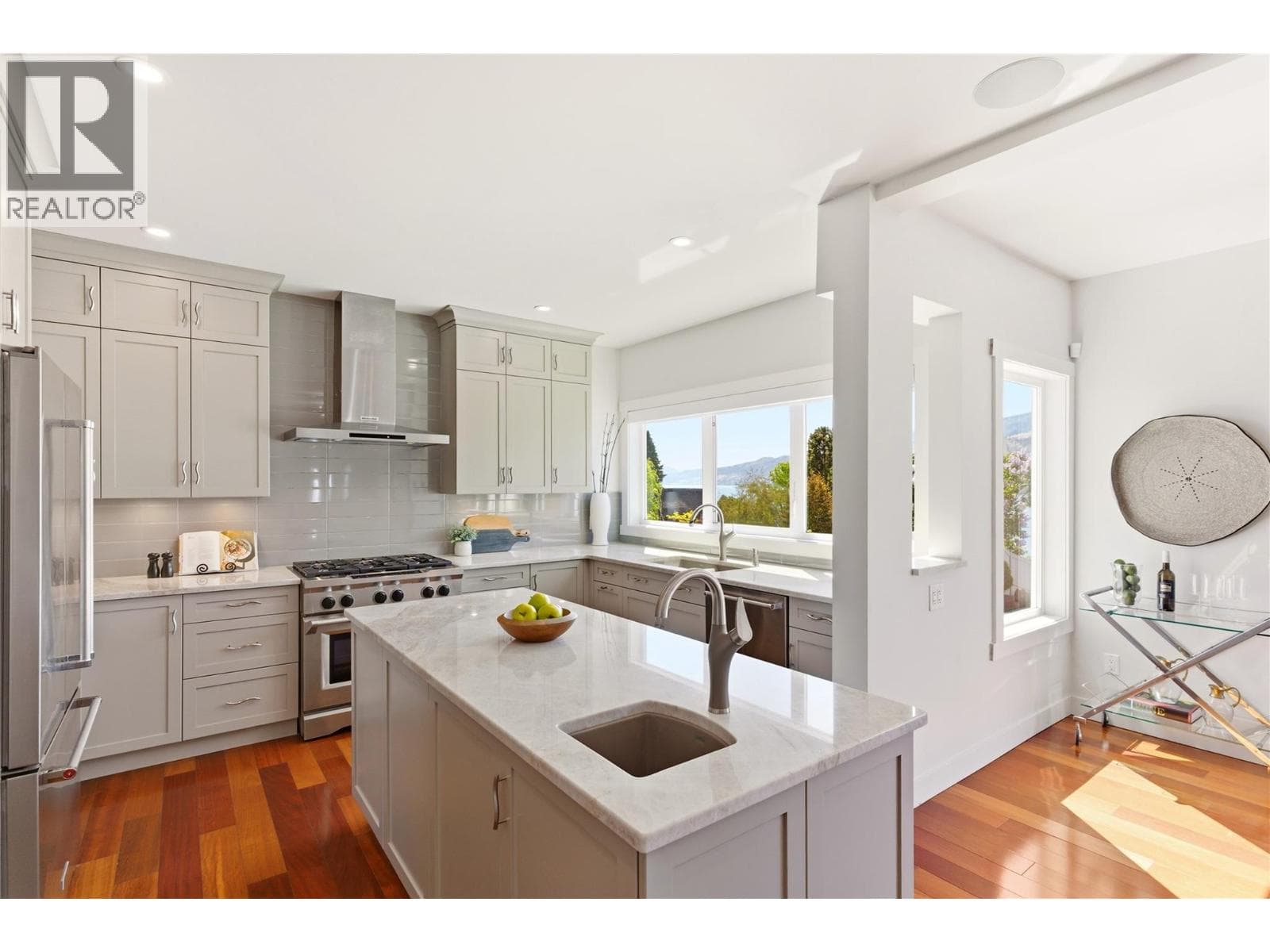 2090 BENNETT ROAD, Interior REALTORS® — photo 3