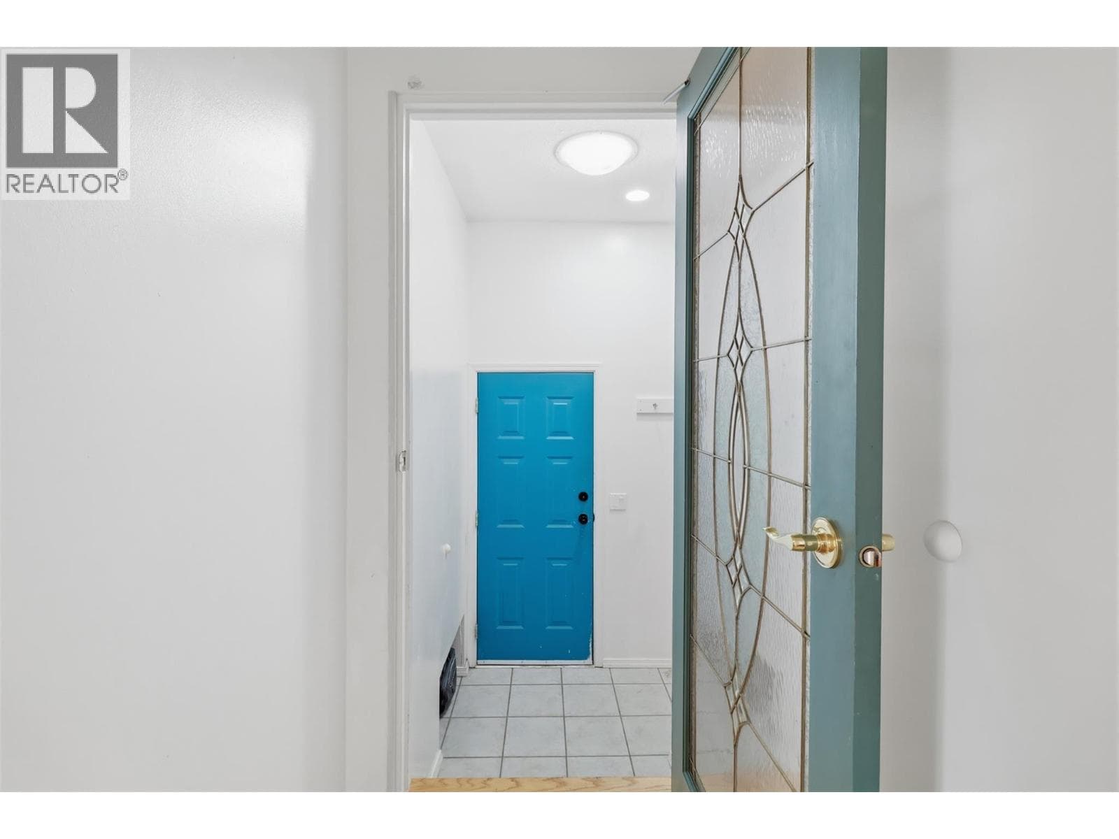 478 OPAL Drive, Interior REALTORS® — photo 4
