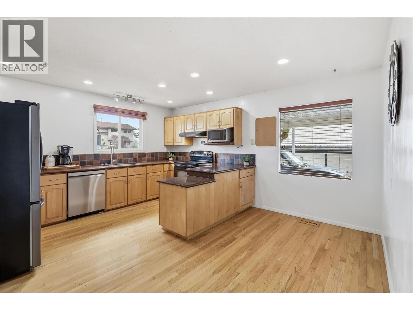 478 OPAL Drive, Interior REALTORS® — photo 5