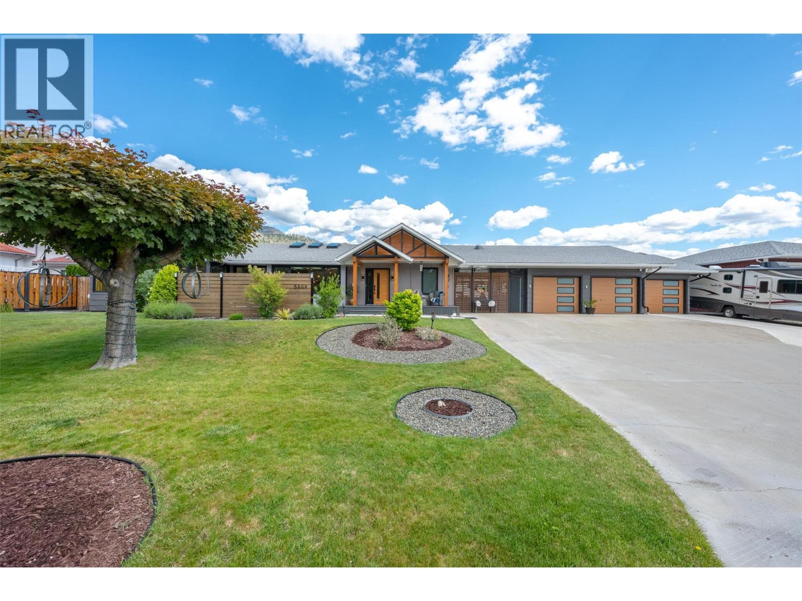 5809 Cottonwood Drive, Interior REALTORS® — photo 3