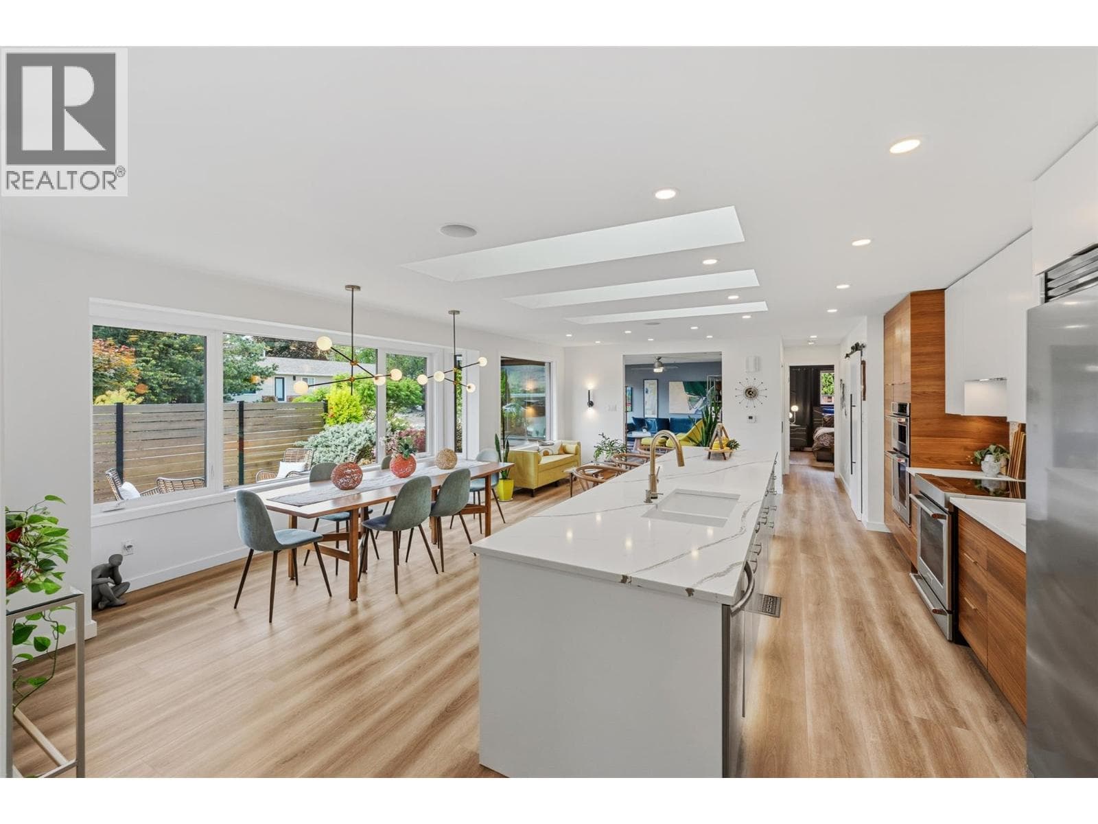 5809 Cottonwood Drive, Interior REALTORS®