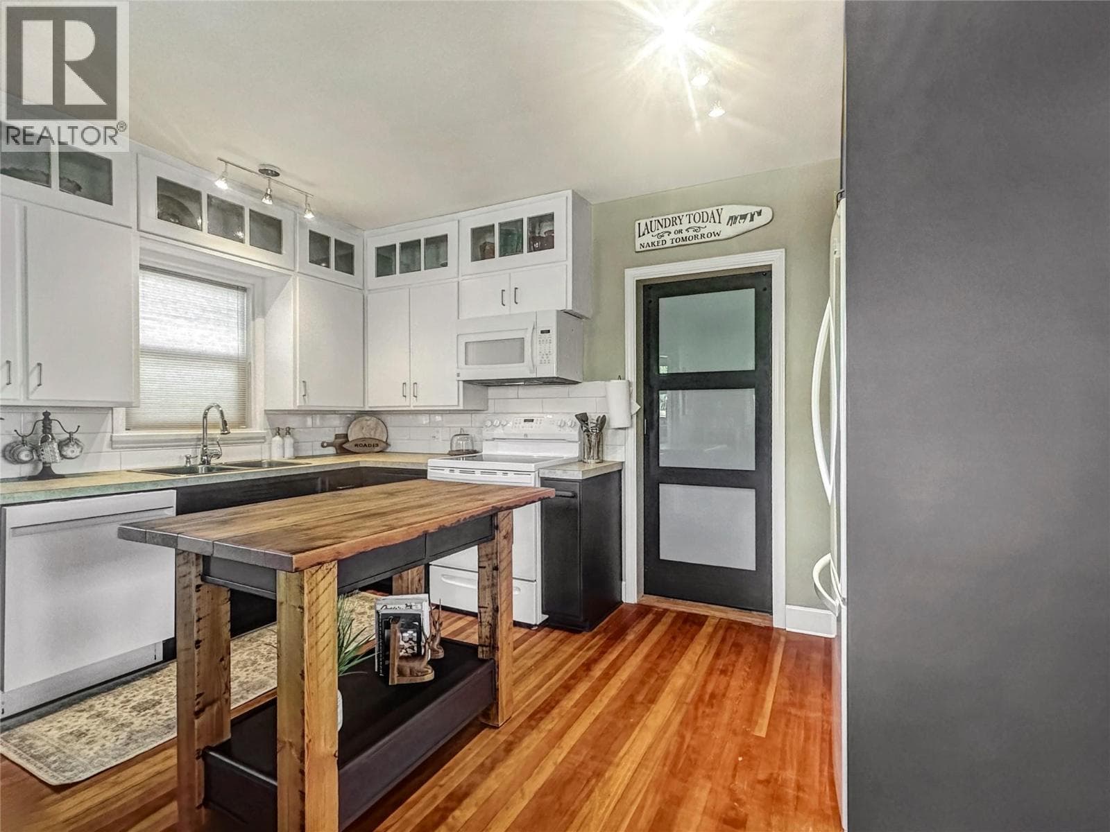 8704 72ND Avenue, Interior REALTORS® — photo 5