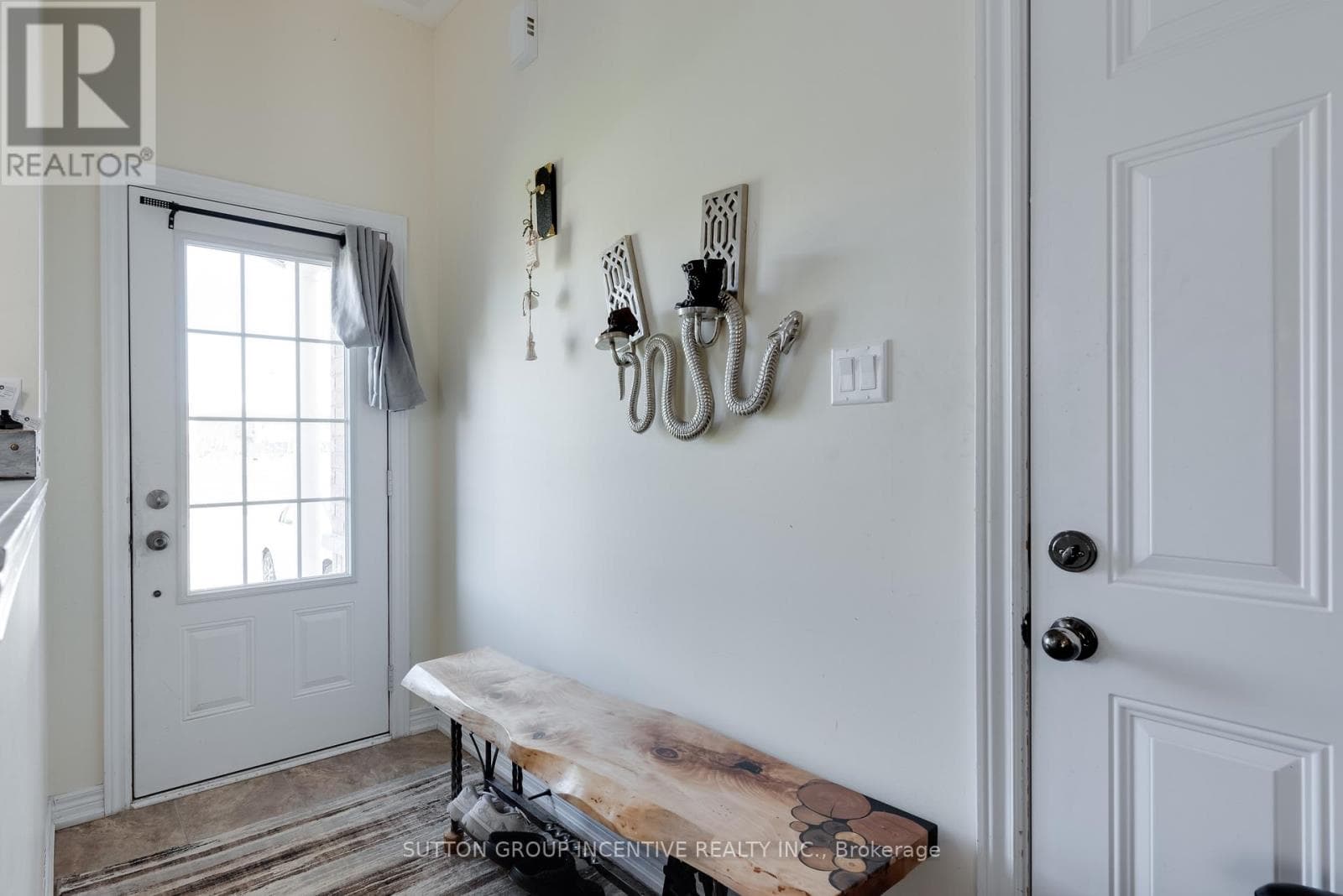 174 MAPLEWOOD DRIVE, Toronto — photo 3