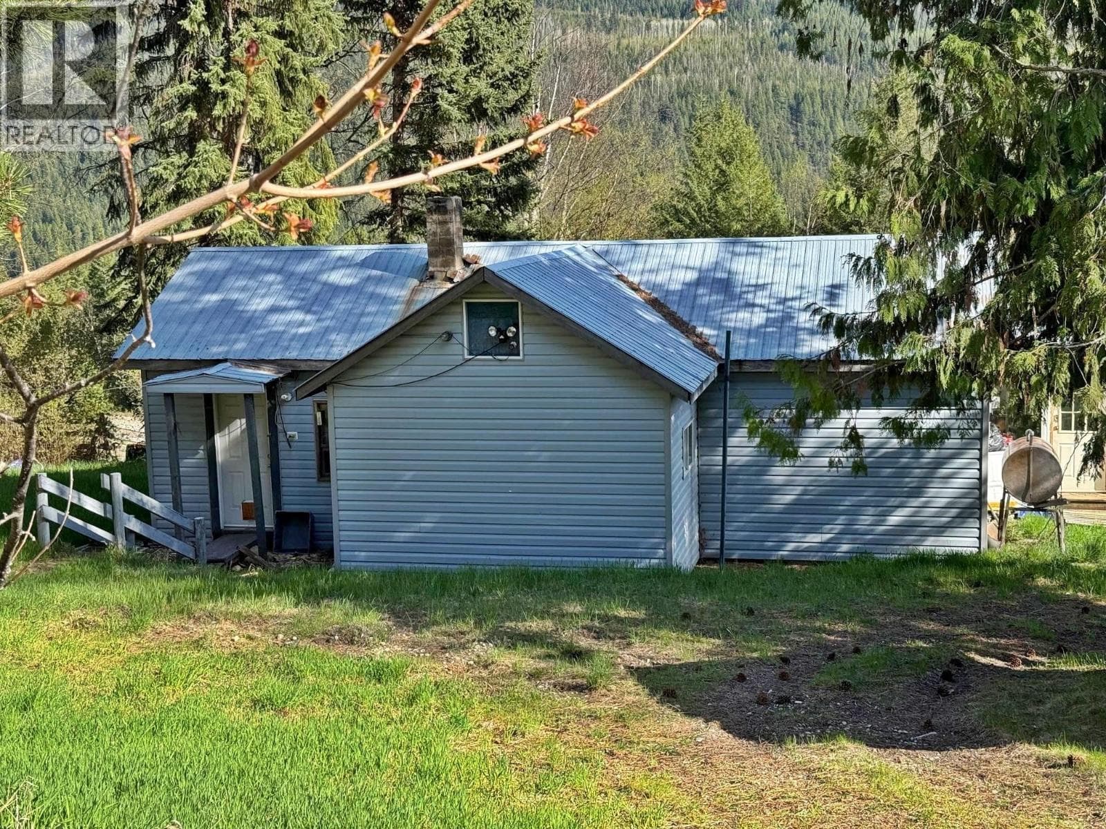 3437 Yellowhead Highway, Interior REALTORS® — photo 3