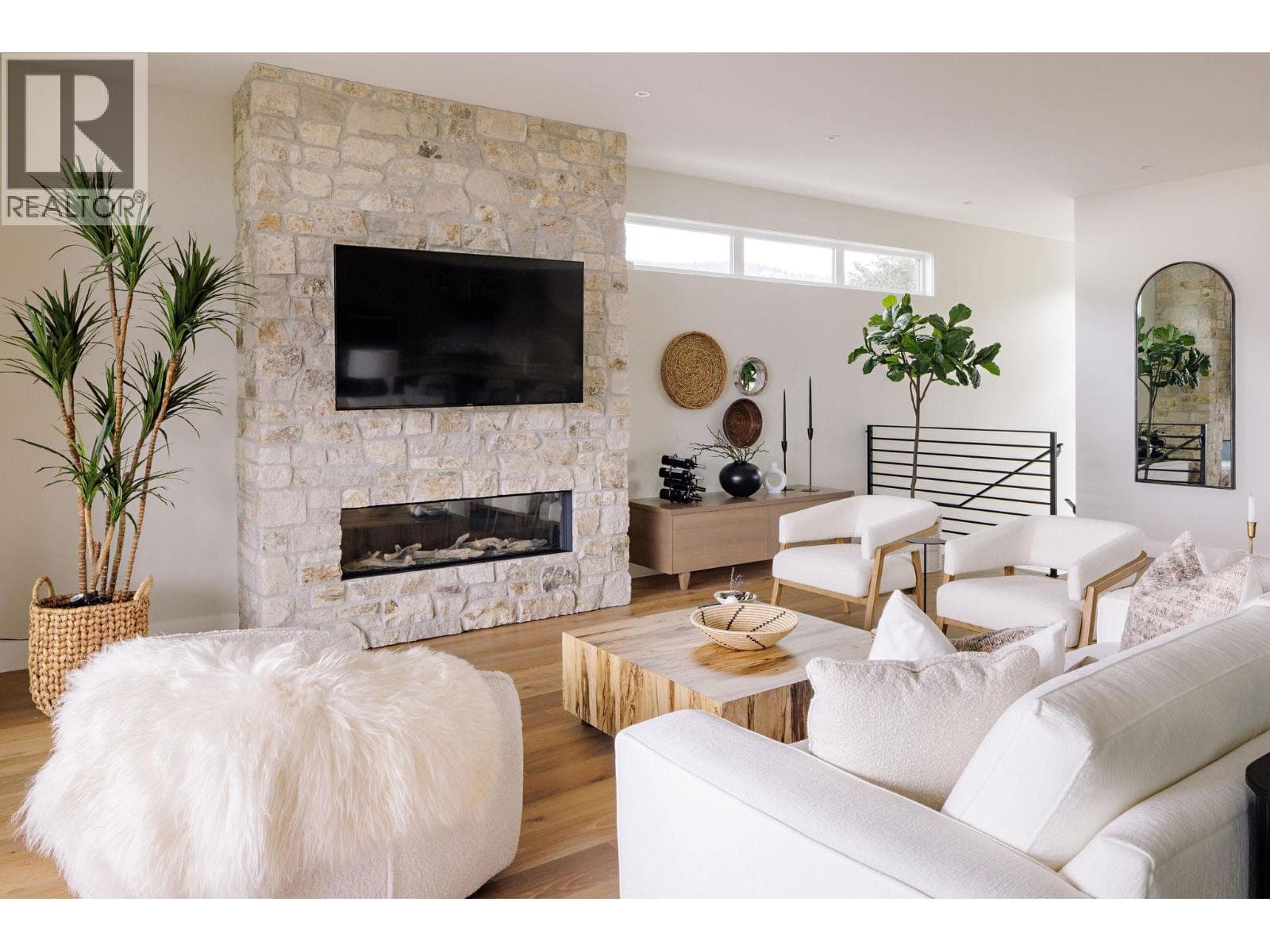 140 Oliver Place, Interior REALTORS® — photo 3