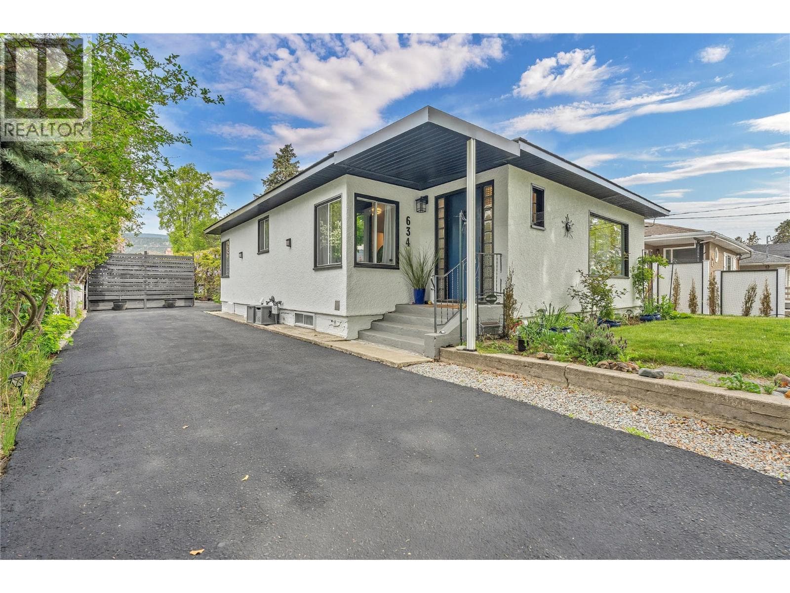 634 LATIMER STREET, Interior REALTORS® — photo 2