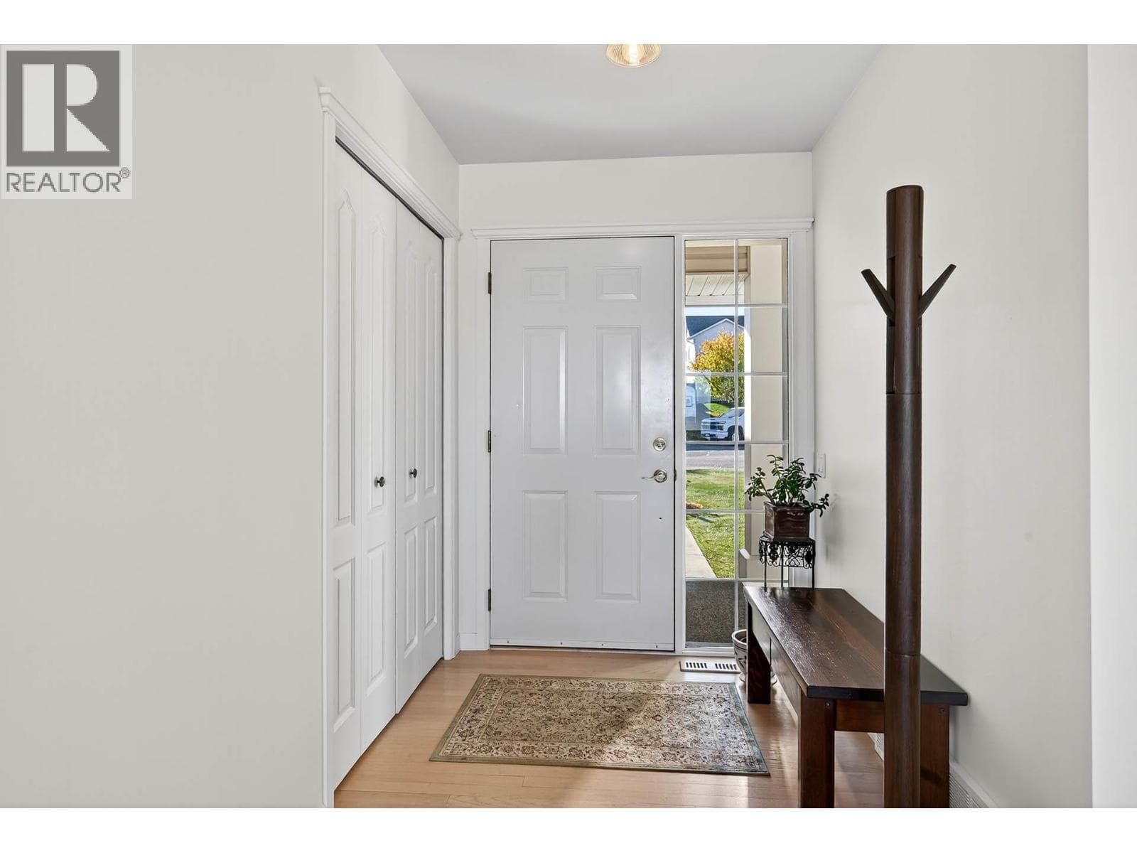 992 CANONGATE CRESCENT, Interior REALTORS® — photo 2