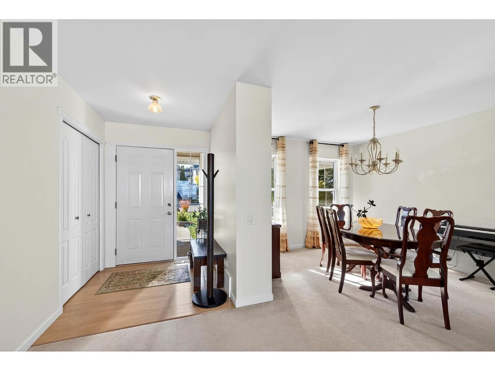 992 CANONGATE CRESCENT, Interior REALTORS® — photo 3