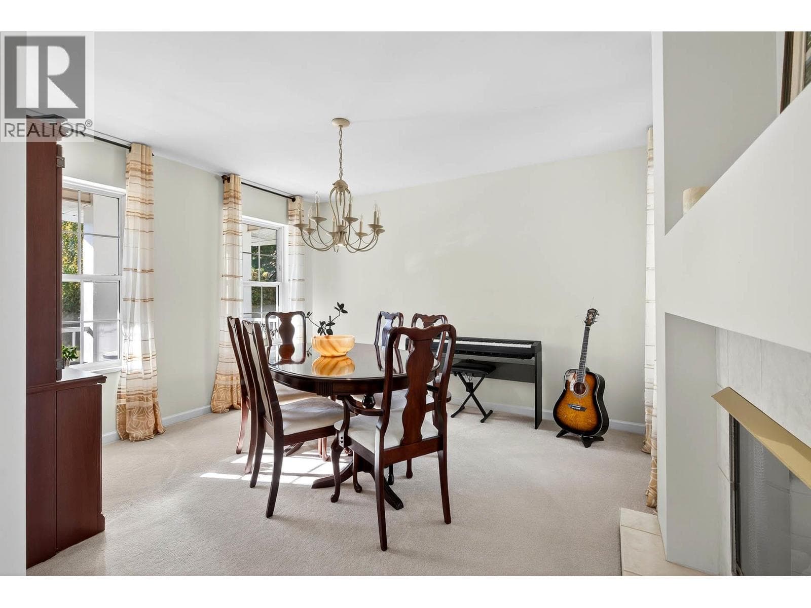 992 CANONGATE CRESCENT, Interior REALTORS® — photo 4