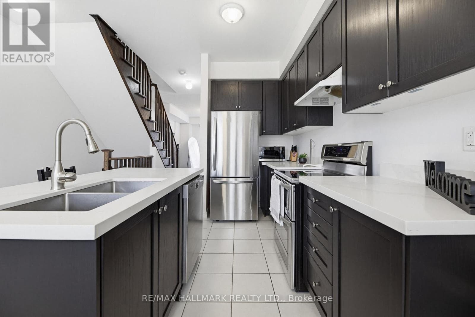 60 BELANGER CRESCENT, Toronto — photo 4