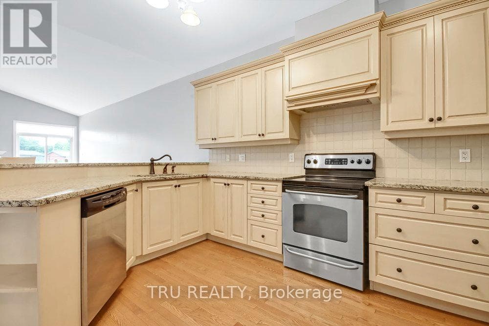 108 VILLAGEVIEW PRIVATE, Ottawa — photo 5