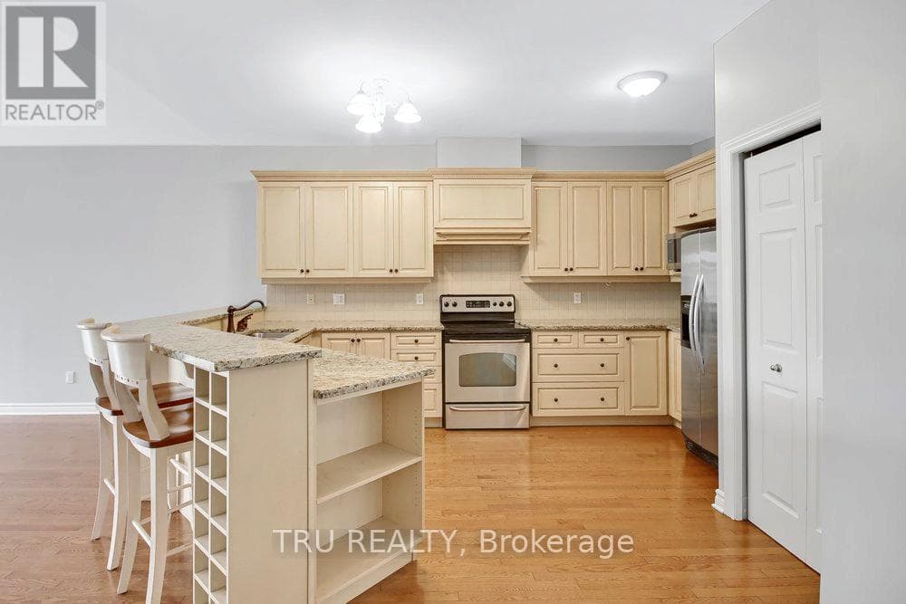 108 VILLAGEVIEW PRIVATE, Ottawa — photo 4